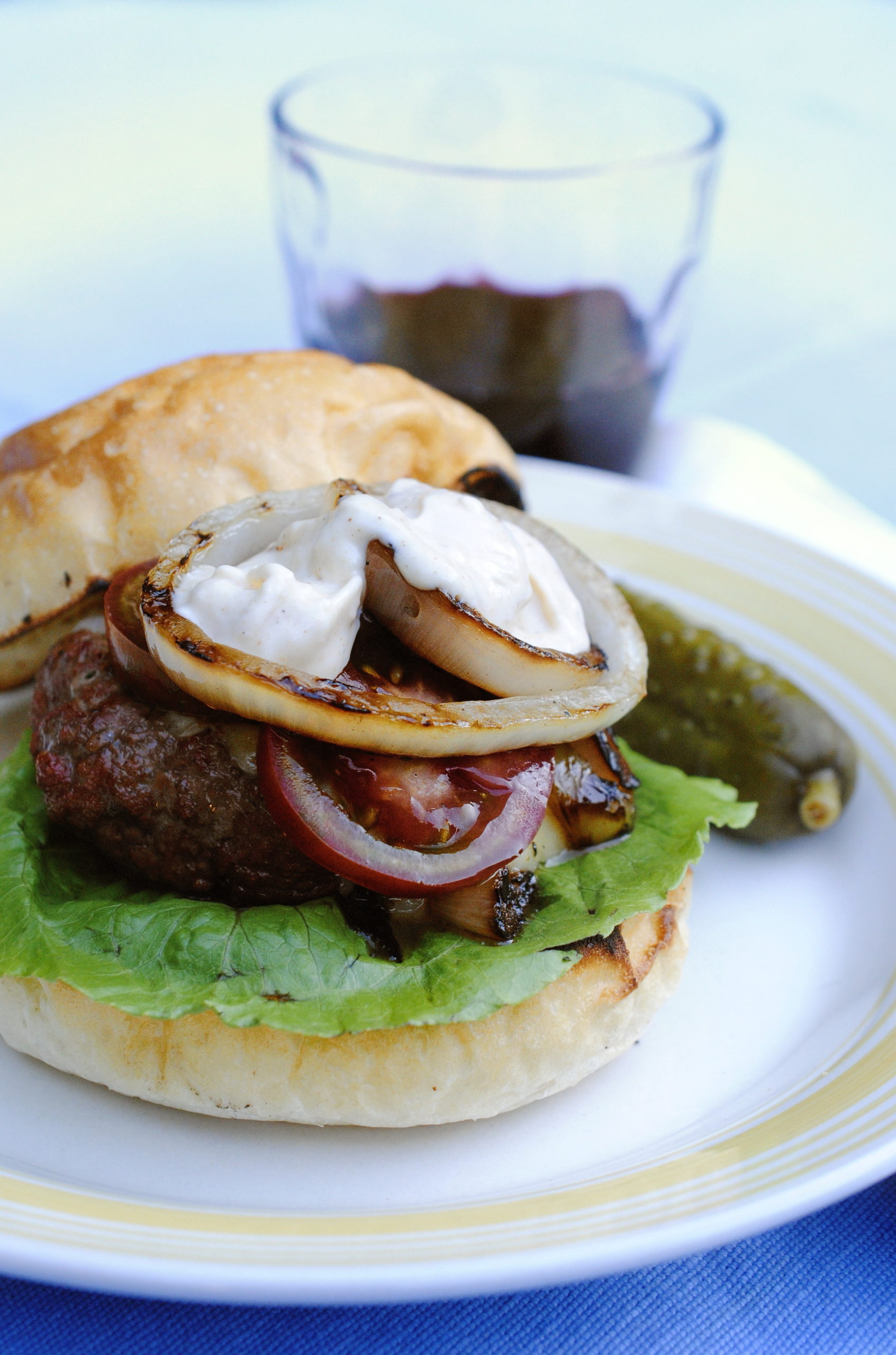 Burgers With Roasted Garlic Aioli – Oracibo