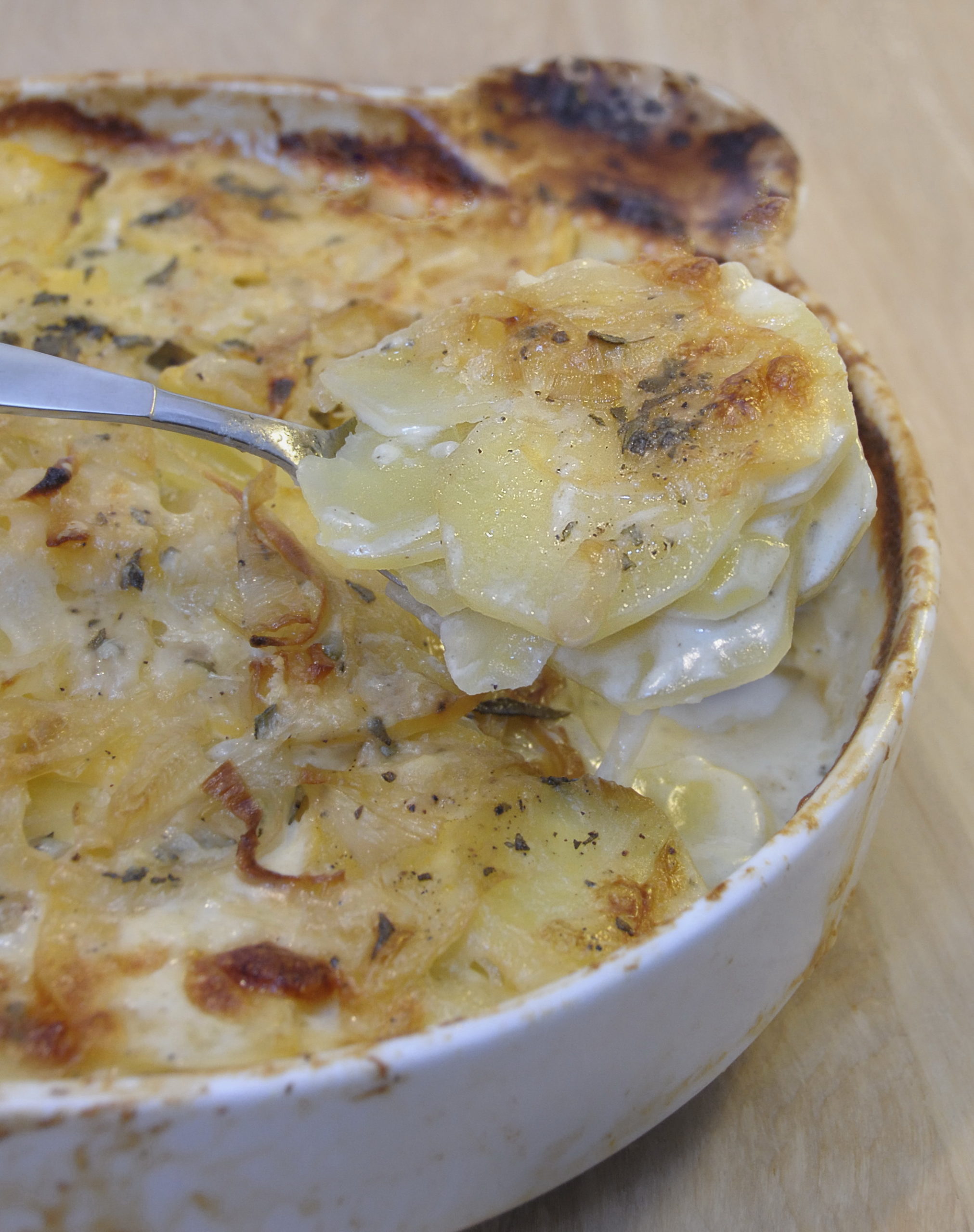Scalloped Potatoes With Roasted Garlic And Herbs – Oracibo